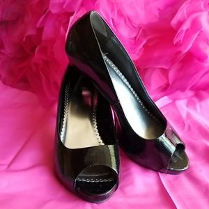 AVENUE black wide heels